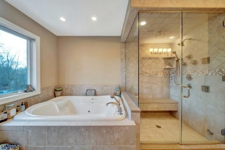 Property listing MLS 4048132 photo 26