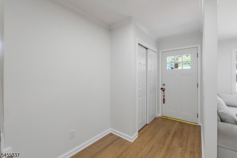 Property listing MLS 4048139 photo 4