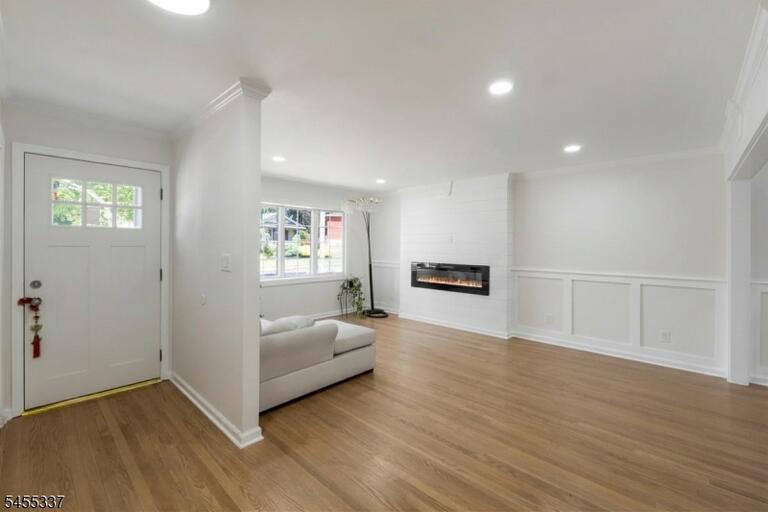 Property listing MLS 4048139 photo 5