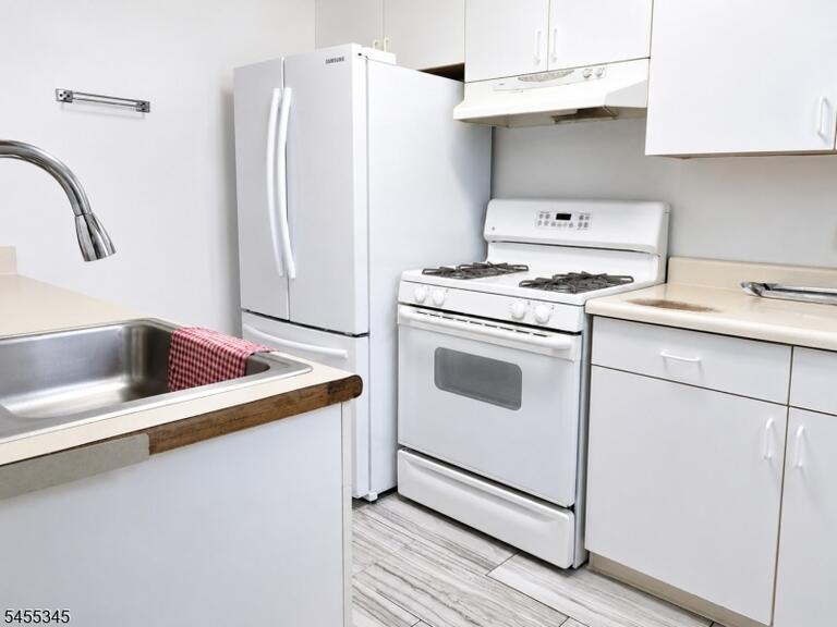 Property listing MLS 4048144 photo 5