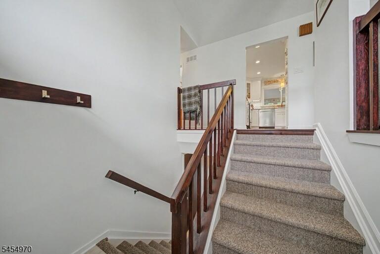 Property listing MLS 4048153 photo 6