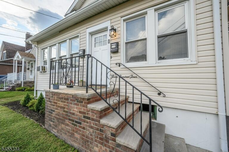 Property listing MLS 4048162 photo 2