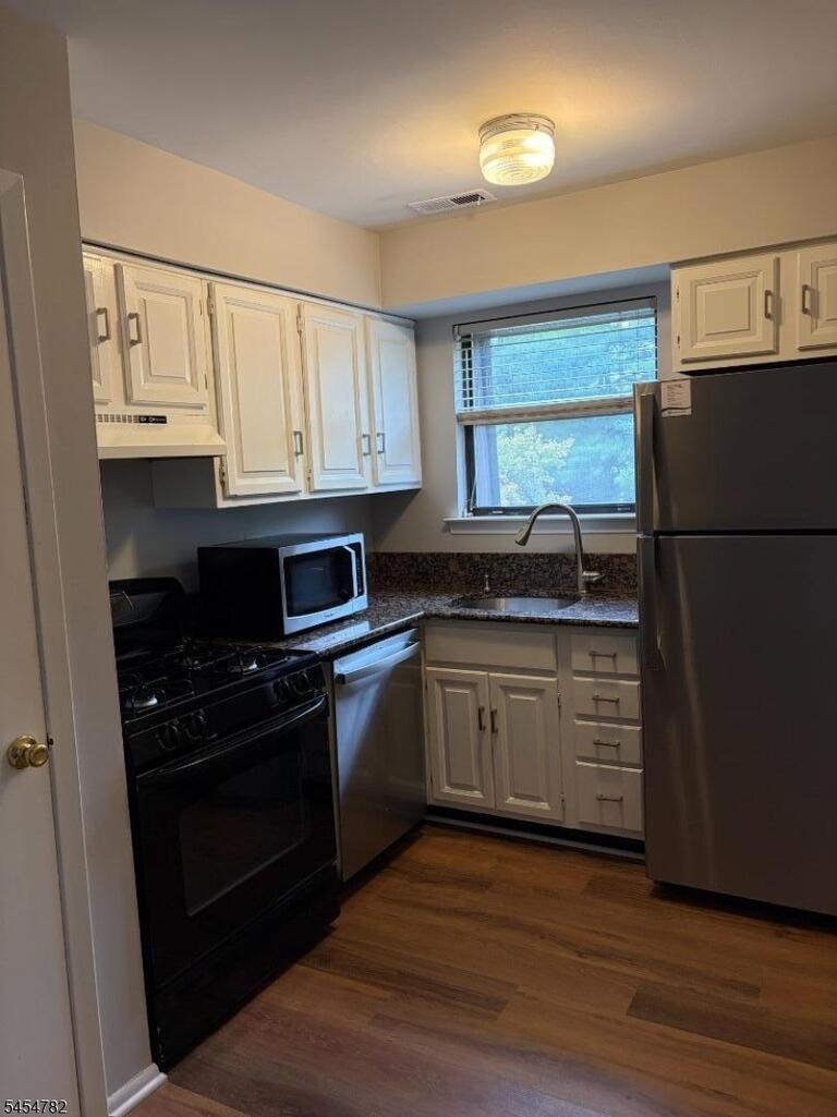 Property listing MLS 4048164 photo 3