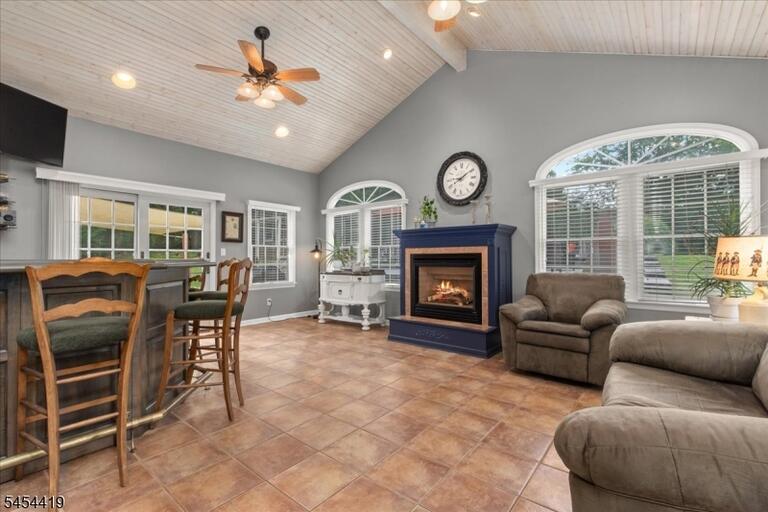 Property listing MLS 4048165 photo 19