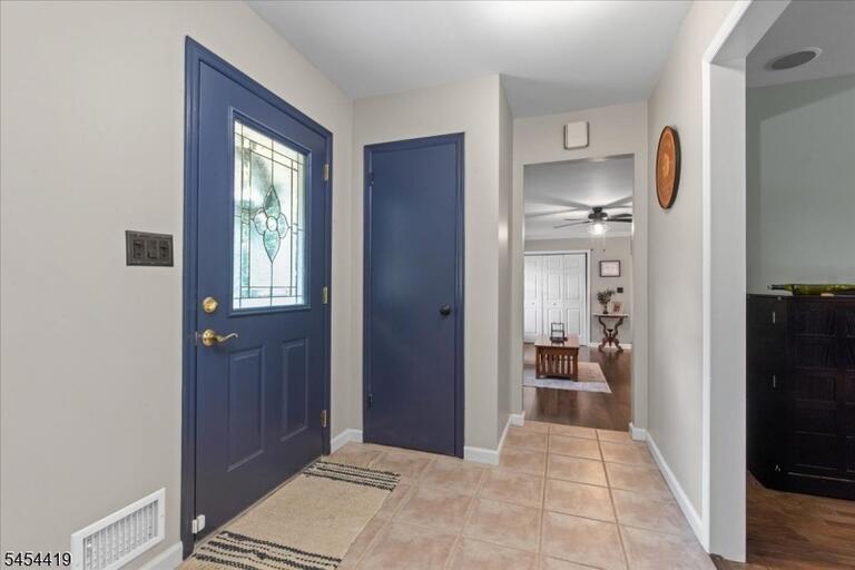 Property listing MLS 4048165 photo 3