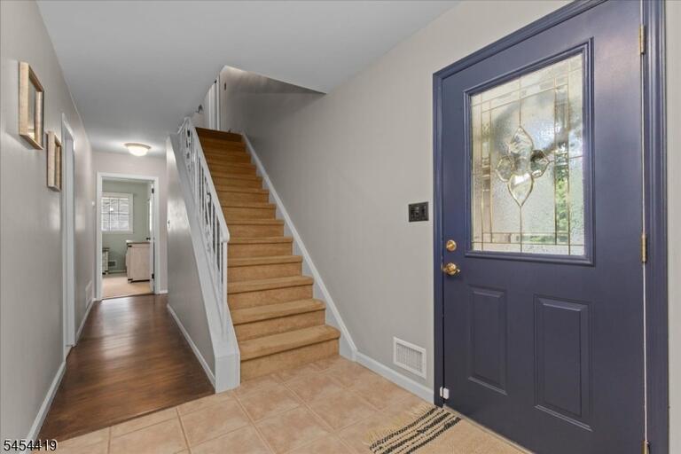 Property listing MLS 4048165 photo 4