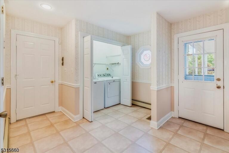 Property listing MLS 4048188 photo 17