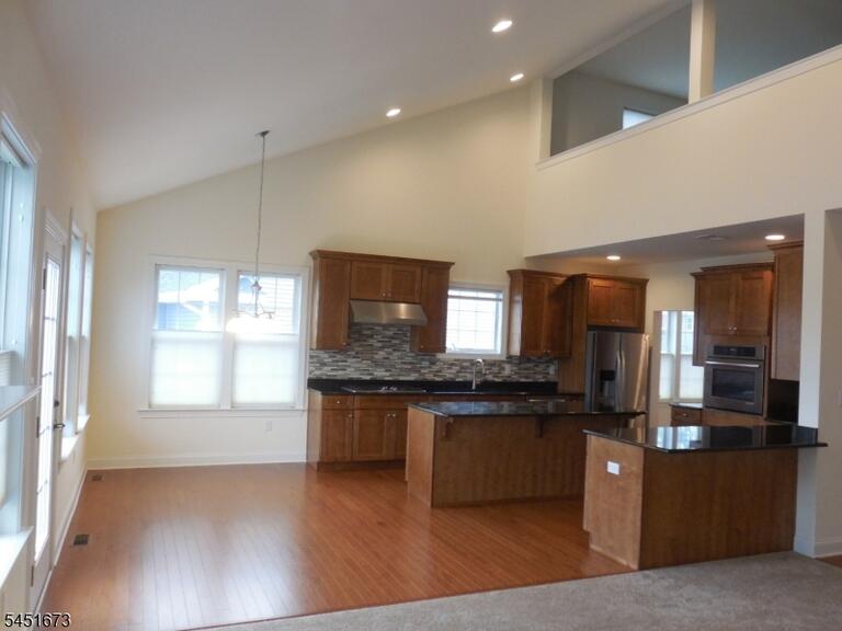 Property listing MLS 4048198 photo 5