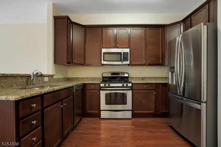 Property listing MLS 4048212 photo 1