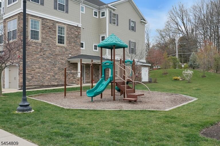 Property listing MLS 4048212 photo 26