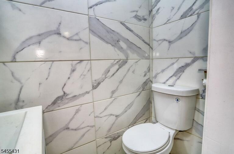 Property listing MLS 4048233 photo 6