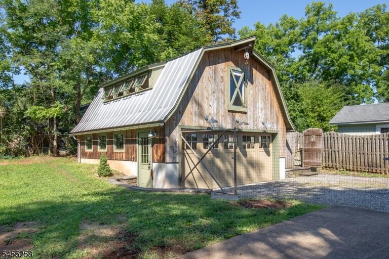 Property listing MLS 4048237 photo 22
