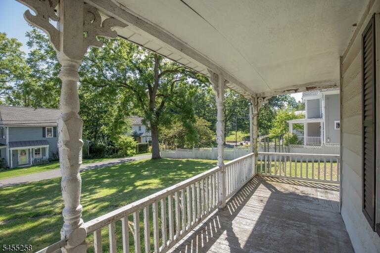 Property listing MLS 4048237 photo 3