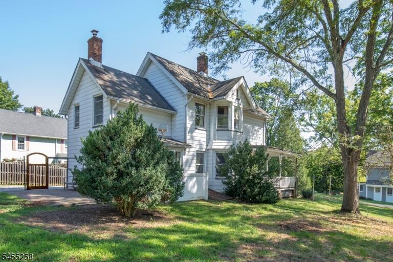Property listing MLS 4048237 photo 5