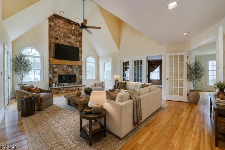 Property listing MLS 4048240 photo 13