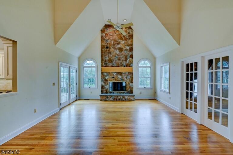 Property listing MLS 4048240 photo 14