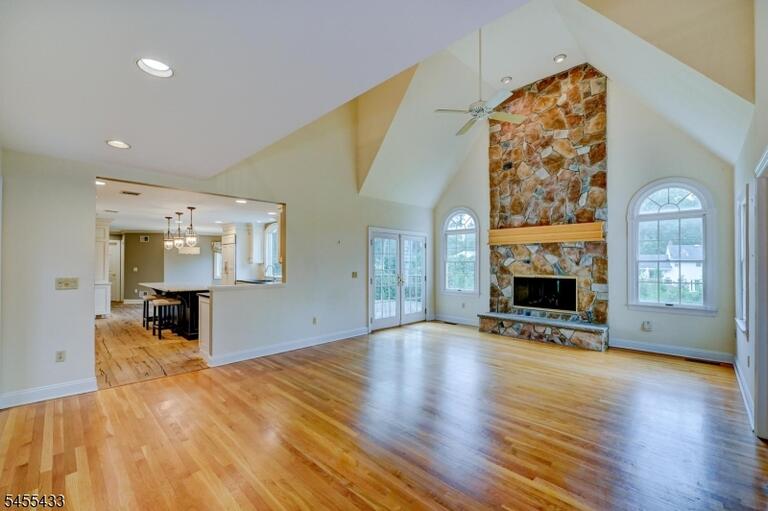 Property listing MLS 4048240 photo 15