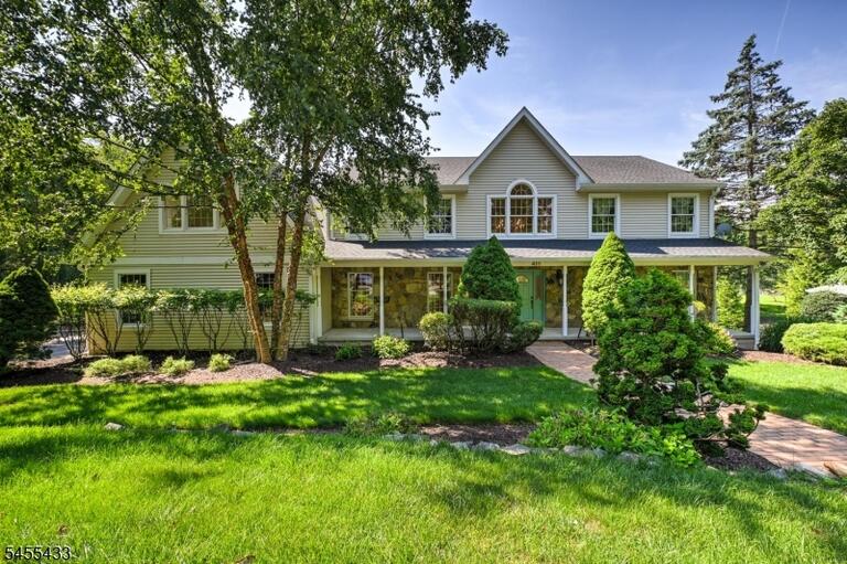 Property listing MLS 4048240 photo 2