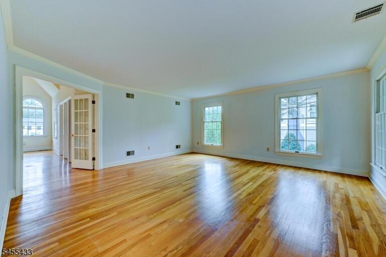 Property listing MLS 4048240 photo 6