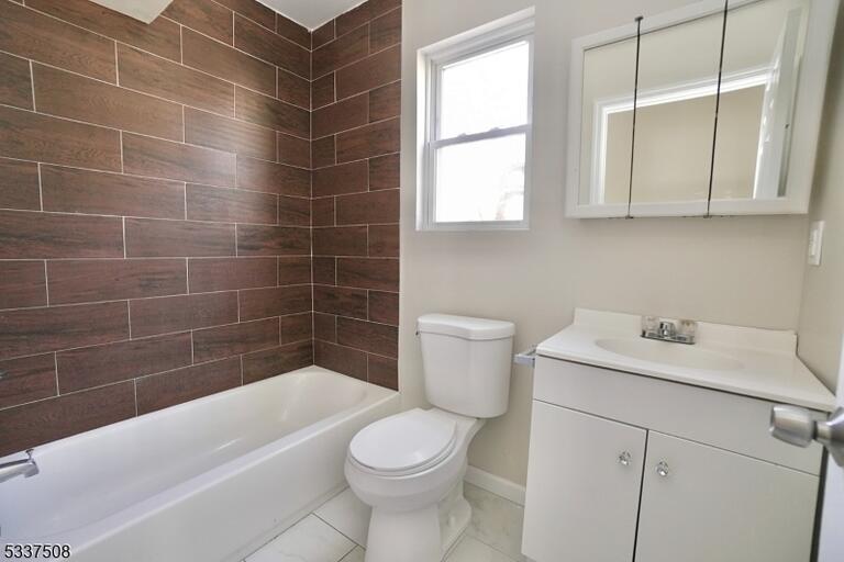 Property listing MLS 4048245 photo 13
