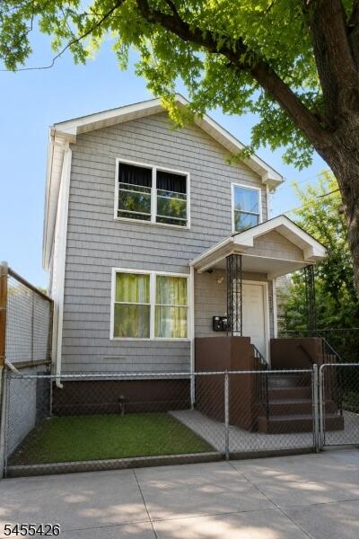 Property listing MLS 4048245 photo 2