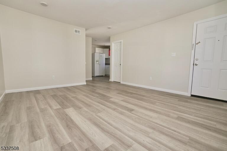 Property listing MLS 4048245 photo 5