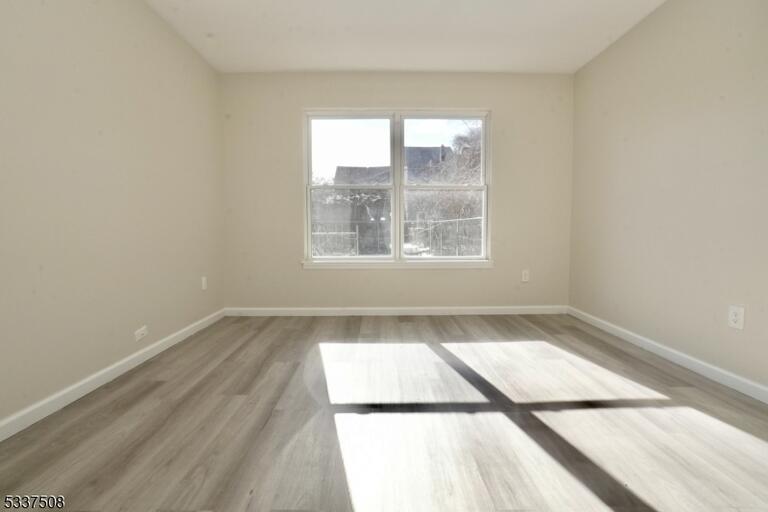 Property listing MLS 4048245 photo 8