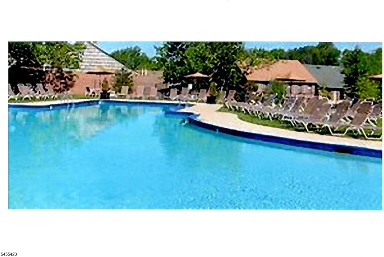 Property listing MLS 4048252 photo 12