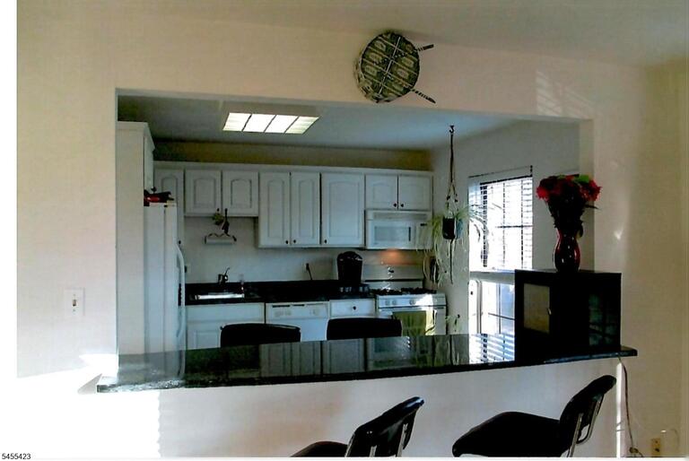 Property listing MLS 4048252 photo 8