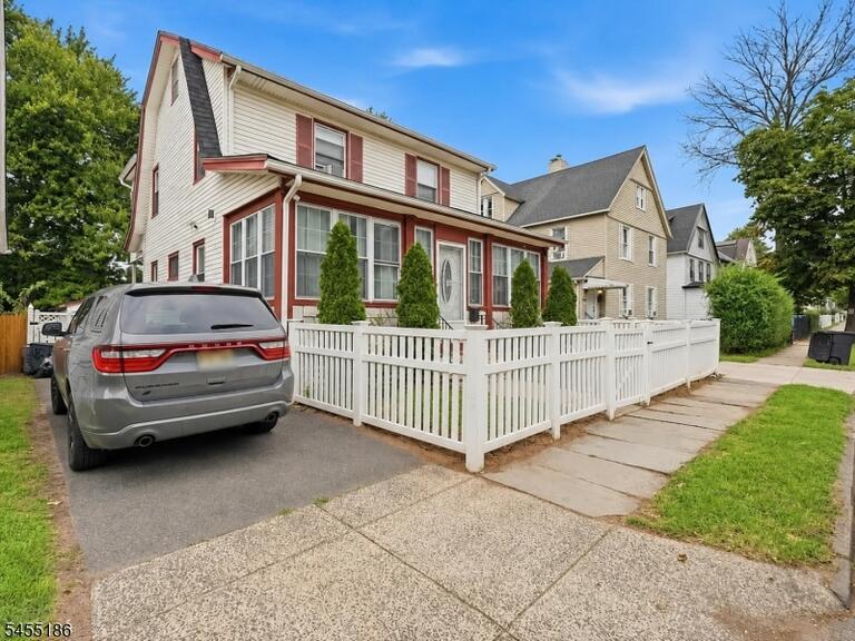 Property listing MLS 4048258 photo 3