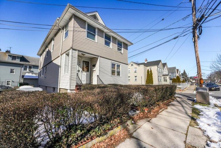 Property listing MLS 4048273 photo 1