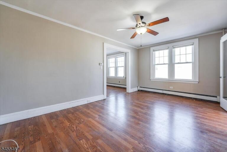 Property listing MLS 4048273 photo 3