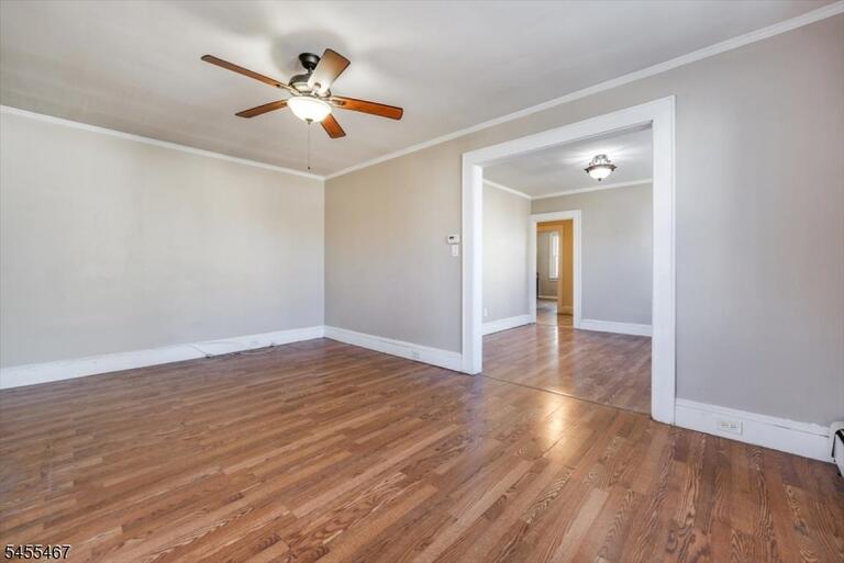 Property listing MLS 4048273 photo 4