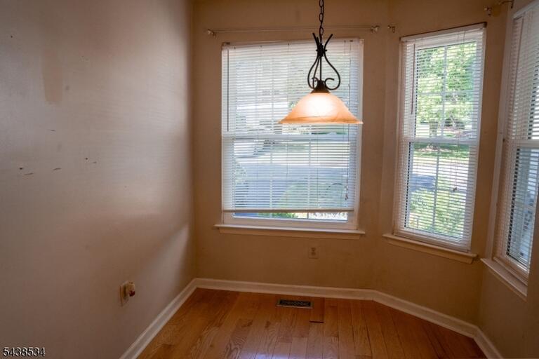 Property listing MLS 4048300 photo 11