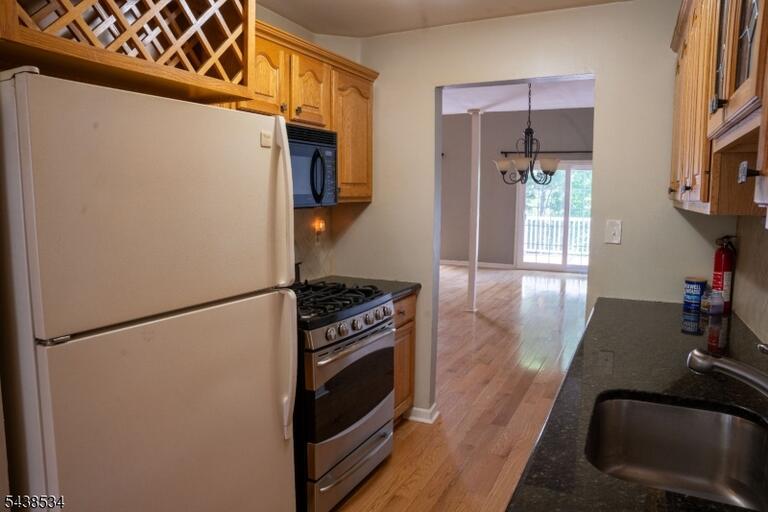 Property listing MLS 4048300 photo 14