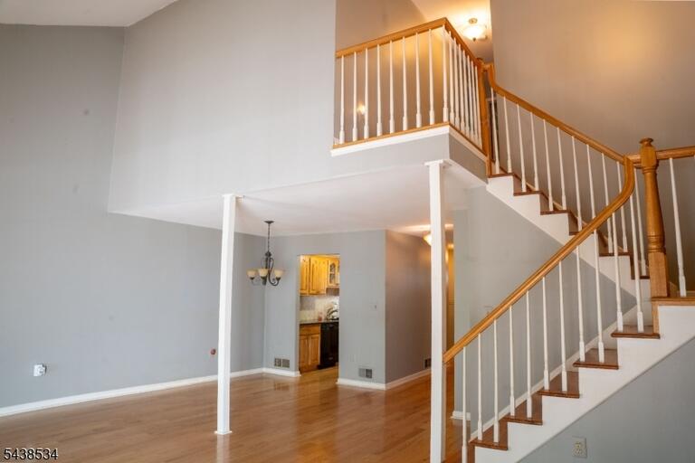 Property listing MLS 4048300 photo 18