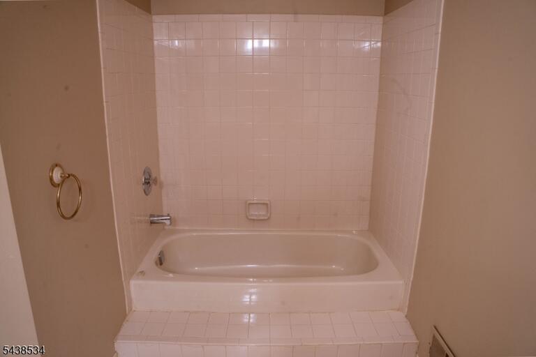 Property listing MLS 4048300 photo 24