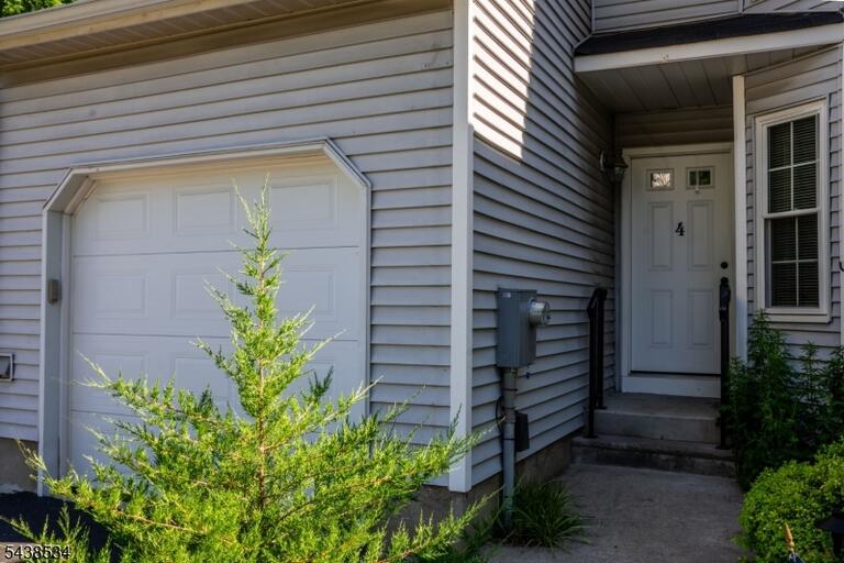 Property listing MLS 4048300 photo 3