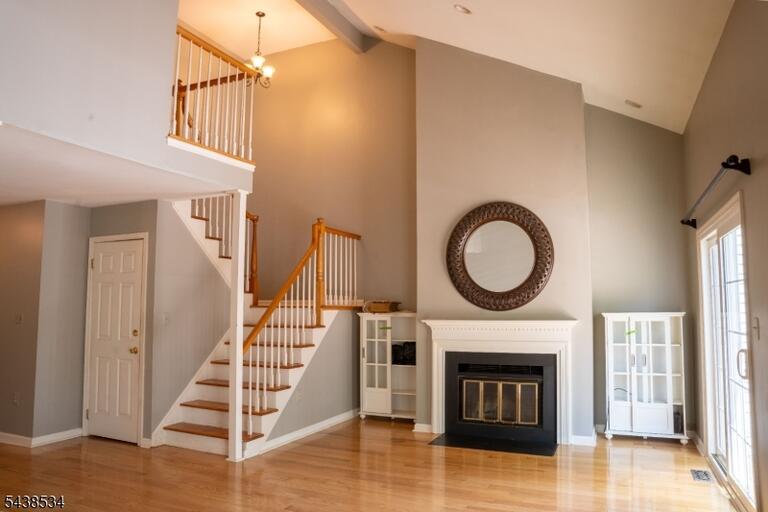 Property listing MLS 4048300 photo 4