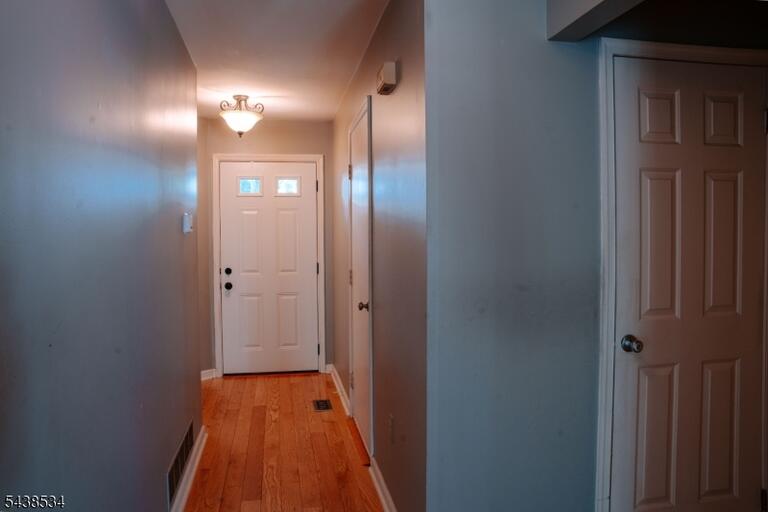 Property listing MLS 4048300 photo 9
