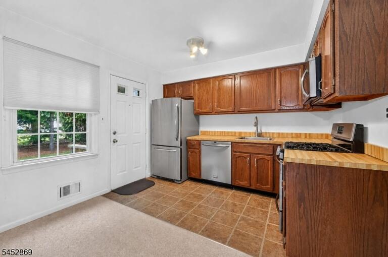 Property listing MLS 4048304 photo 5