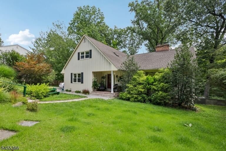 Property listing MLS 4048316 photo 2