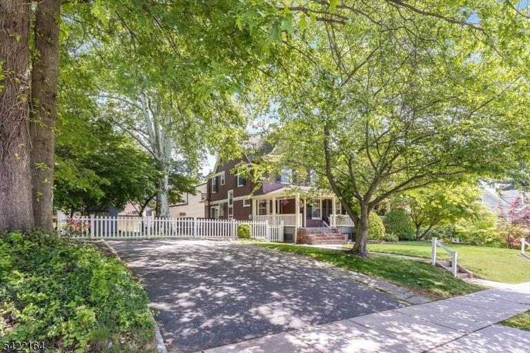 Property listing MLS 4048320 photo 3