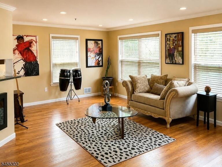 Property listing MLS 4048325 photo 1