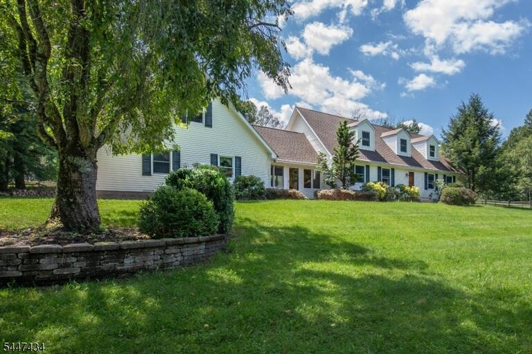 Property listing MLS 4048326 photo 1