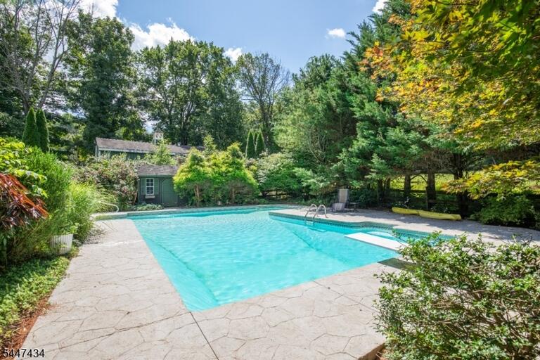 Property listing MLS 4048326 photo 12
