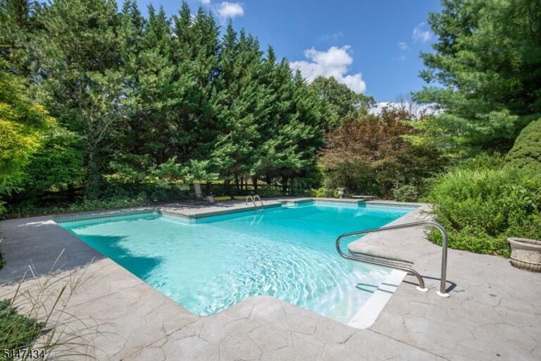 Property listing MLS 4048326 photo 14
