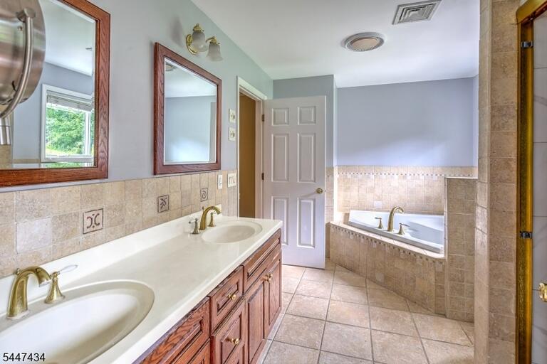 Property listing MLS 4048326 photo 25