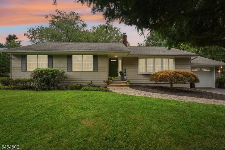 Property listing MLS 4048335 photo 1