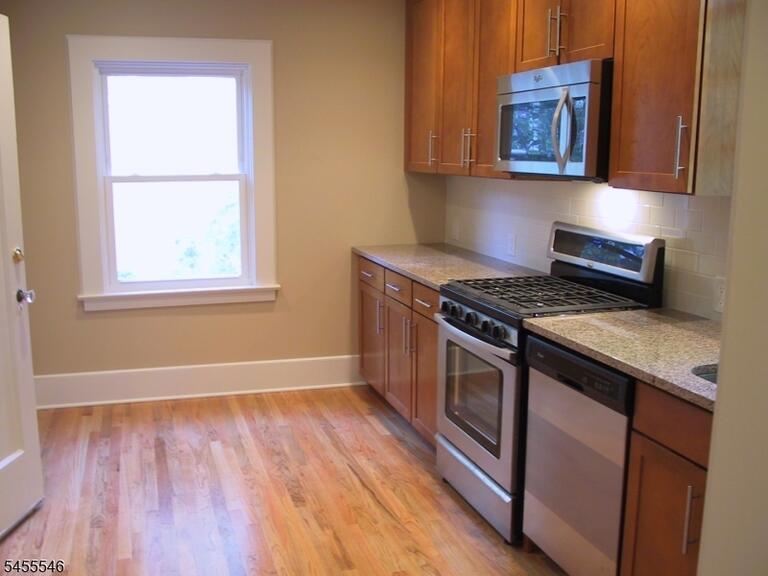 Property listing MLS 4048345 photo 11